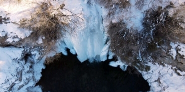 Bayburt’ta Sırakayalar Şelalesi buz tuttu