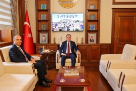 Bayburt’un yeni Defterdarı Hikmet Yıldız göreve başladı