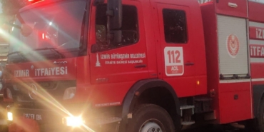 Bayındır’da ev yangını hayvan damına sıçradı