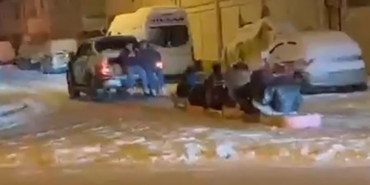 Belediye personelinden kar eğlencesi