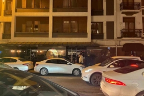 Beşiktaş’ta bir otele jandarma ekipleri tarafından gece saatlerinde operasyon düzenlendi. Ekiplerin çalışmaları sürüyor.