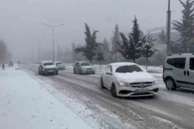 Besni’de kar yağışı hayatı olumsuz etkiledi