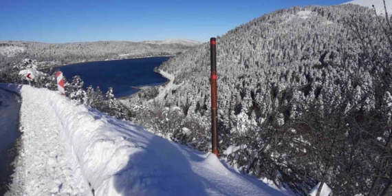 Beyaza bürünen Abant’ta kartpostallık manzara: Kar kalınlığı 1 metreyi buldu
