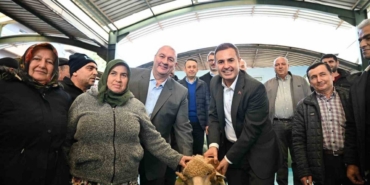 Bigadiçli üreticinin yüzünü Başkan Akın güldürdü