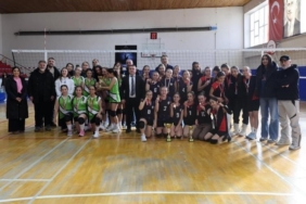 Bilecik’te küçük kızlar voleybol müsabakaları tamamlandı