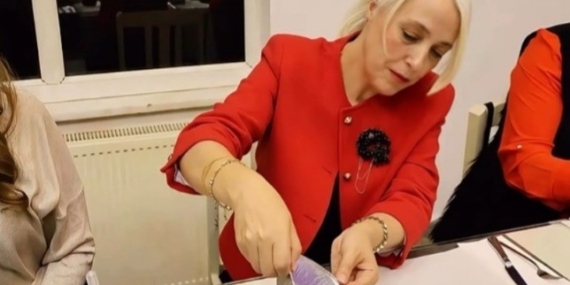 Bilecik’te polis eşlerinden dayanışma dolu mum atölyesi