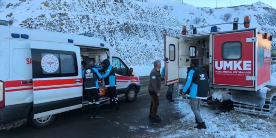 Bingöl’de UMKE’den zorlu şartlarda hasta nakli