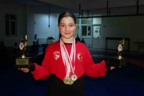 Bir yetenek taraması hayatını değiştirdi 10 yaşındaki güreşçi Asya, Türkiye şampiyonu oldu