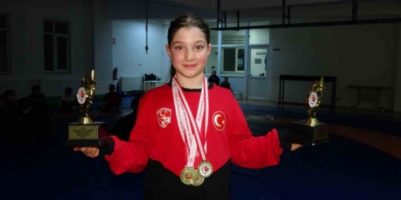 Bir yetenek taraması hayatını değiştirdi 10 yaşındaki güreşçi Asya, Türkiye şampiyonu oldu