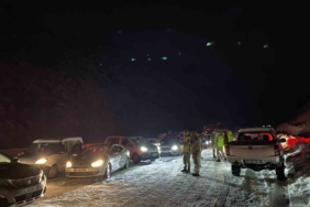 Bitlis-Baykan yolu ulaşıma kapandı, 3 saat sonra kontrollü açıldı