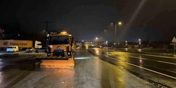 Bolu Dağı’nda sis ve sağanak yağış etkili: Karayolları ekipleri teyakkuzda