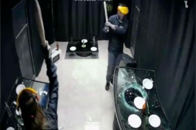 Bu eve gelen her şeyi kırıp döküyor