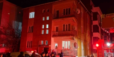 Bunalıma giren genç evi yakmaya çalıştı