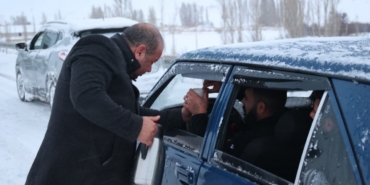 Bünyan Belediyesi kar mesaisindekilerin içini ısıttı