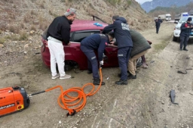Burdur’da 3 otomobil çarpıştı: 4 yaralı