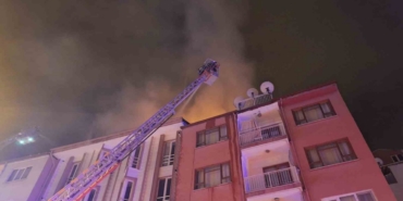 Burdur’da 4 katlı binada korkutan yangın