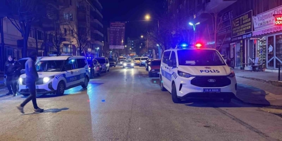 Burdur’da eğlence mekanında çıkan kavgada 2 kişi bıçaklandı