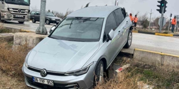 Burdur’da otomobil ile kamyon çarpıştı: 1 yaralı