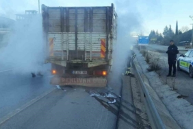 Burdur’da seyir halindeki kamyonette yangın