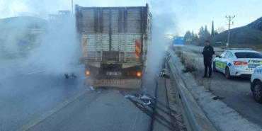 Burdur’da seyir halindeki kamyonette yangın