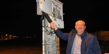 Burhaniye’ de açık kalan elektrik panoları tehlike saçıyor