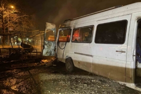 Bursa korkutan yangın: Baraka ve minibüs alev topuna döndü