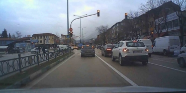 Bursa’da kırmızı ışık ihlali kaza getiriyordu...Yayanın canını hiçe saydı