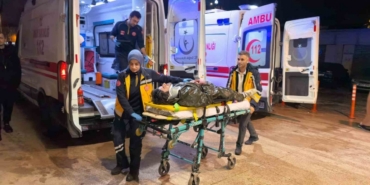 Bursa’da motosiklet yayalara çarptı: 1’i ağır 2 yaralı