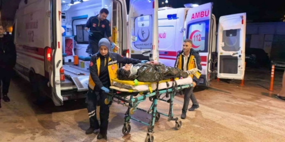 Bursa’da motosiklet yayalara çarptı: 1’i ağır 2 yaralı