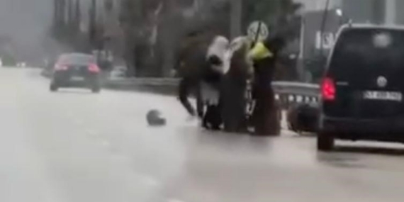 Bursa’da tartıştığı kuryeyi dövdü: O anlar kameraya yansıdı