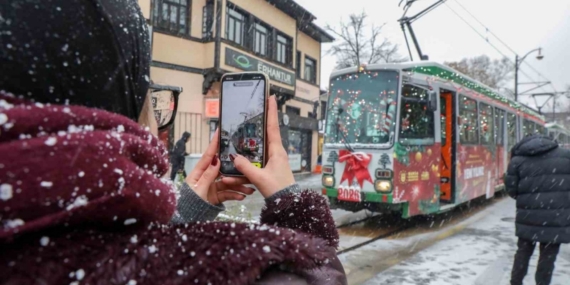 Bursa’da yeni yıl coşkusu nostaljik tramvayla yaşanıyor