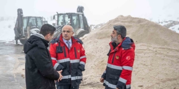 Büyükşehir Belediyesi ekipleri karla mücadelede 7/24 sahada