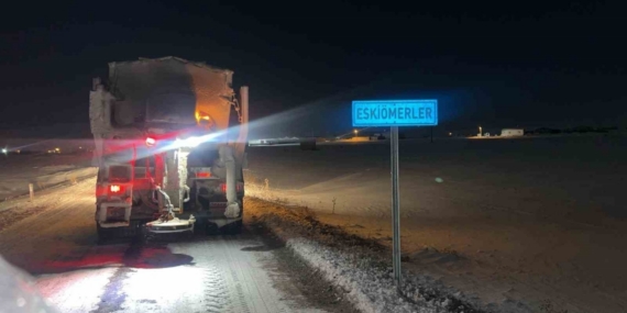 Büyükşehir kar ve tipiye karşı seferber: Kırsalda 187 yol açıldı, 46 yolda çalışma devam ediyor