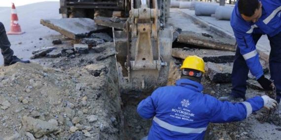 Büyükşehir’in Kuşadası’nda altyapı çalışmaları sürüyor