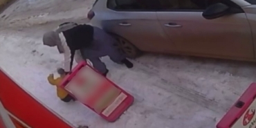 Buzlu yol vatandaşlara zor anlar yaşattı