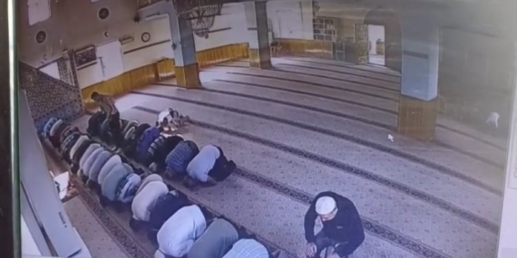 Camide namaz kılan komşusunu öldüren sanık: "Asıl caniyi kardeşim tahliye olduğunda görecekler"