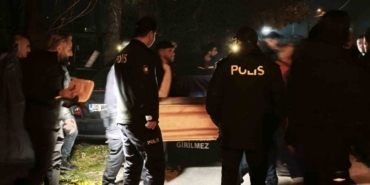 Çarşı ve Mahalle Bekçisi otomobilinde silahla vurulmuş halde bulundu