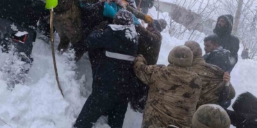 Çatak’ta çığ faciası: Kayıp kadın kurtarıldı