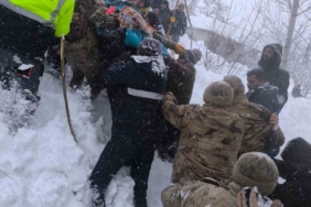 Çatak’ta çığın altında kalan kadın yaşamını yitirdi