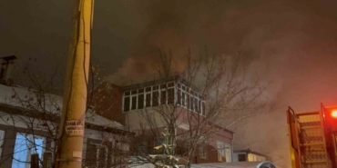 Çatıda çıkan yangın 2 saatte söndürüldü