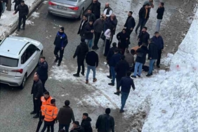 Çatıdan düşen kar kütlesi genç kızın hayatına mal oldu