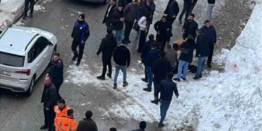 Çatıdan düşen kar kütlesi genç kızın hayatına mal oldu