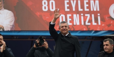 CHP Genel Başkanı Özel: "Seçim sath-ı mailindeyiz, kapı kapı gezmeye var mısınız?"