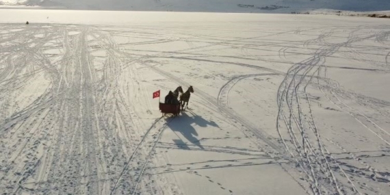 Çıldır Gölü’nde atlı kızak heyecanı başladı