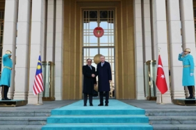 Cumhurbaşkanı Erdoğan, Malezya Başbakanı Enver İbrahim’i törenle karşıladı