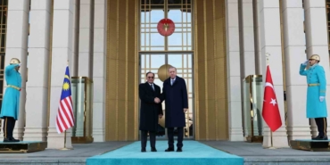 Cumhurbaşkanı Erdoğan, Malezya Başbakanı Enver İbrahim’i törenle karşıladı