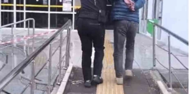 Cumhurbaşkanı’na hakaret ve kaçak kazı yapmak suçlarından hapis cezası bulunan şahıs sahte kimlikle yakalandı