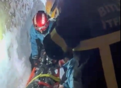 Damda kar temizlerken üzerlerine çığ düştü