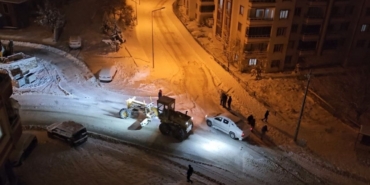 Darende Belediyesi’nin kar mesaisi sürüyor
