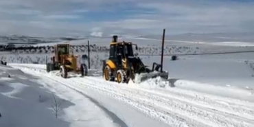 Darende Belediyesi’nin karla mücadele çalışmalarını aralıksız sürdürüyor